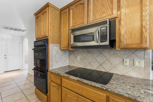 2876 Carolina Avenue, Clovis, CA 93611