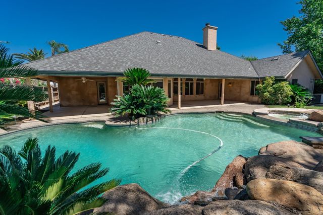 2876 Carolina Avenue, Clovis, CA 93611