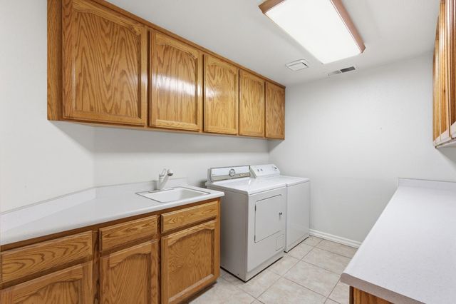 2876 Carolina Avenue, Clovis, CA 93611