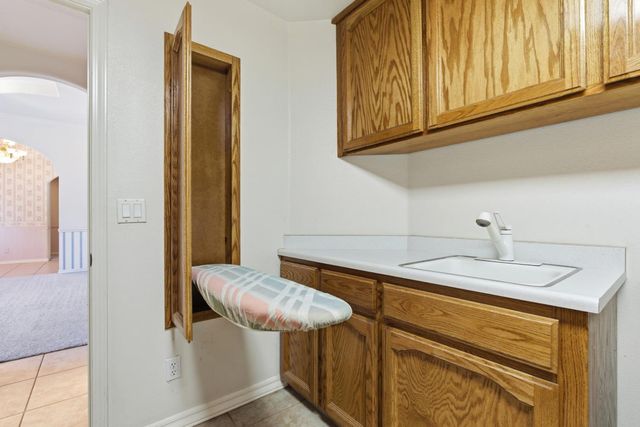 2876 Carolina Avenue, Clovis, CA 93611