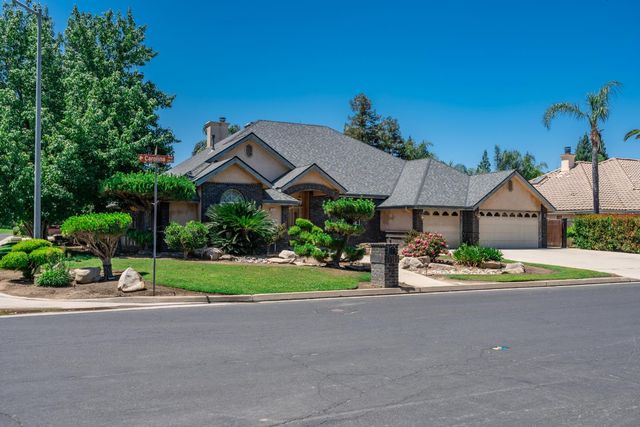 2876 Carolina Avenue, Clovis, CA 93611
