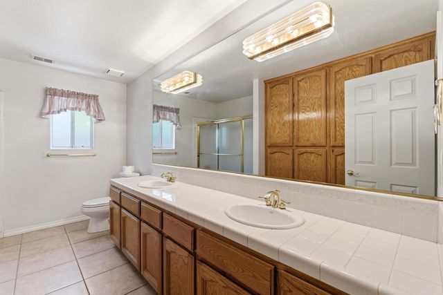 2876 Carolina Avenue, Clovis, CA 93611