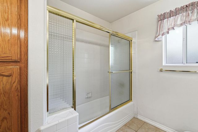 2876 Carolina Avenue, Clovis, CA 93611