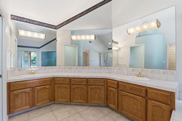 2876 Carolina Avenue, Clovis, CA 93611