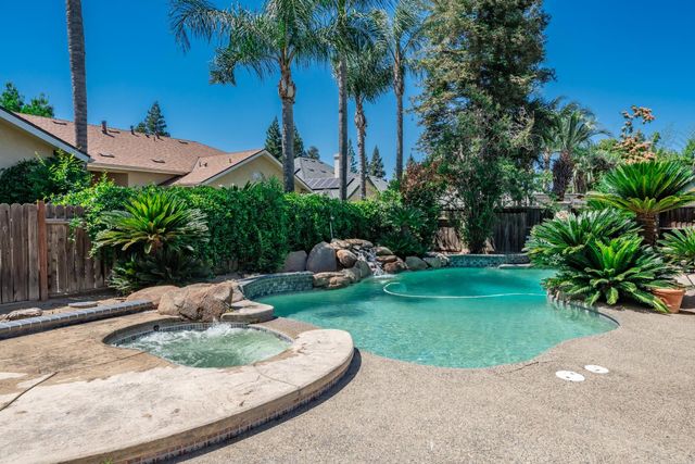 2876 Carolina Avenue, Clovis, CA 93611