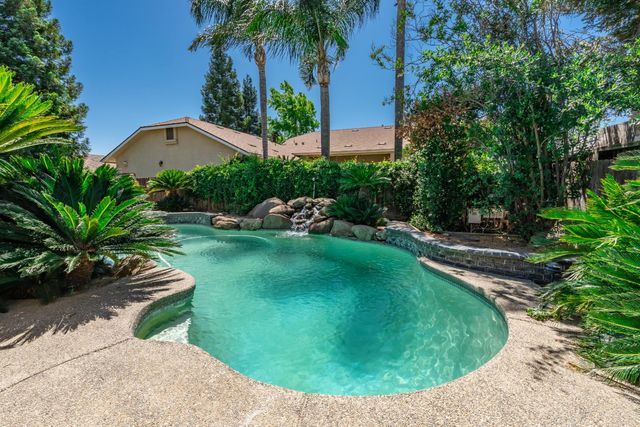 2876 Carolina Avenue, Clovis, CA 93611