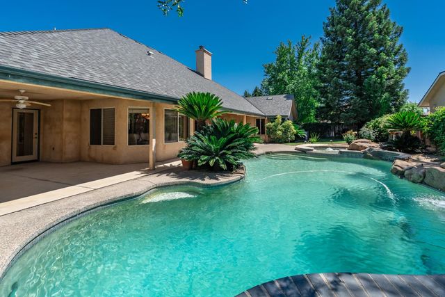 2876 Carolina Avenue, Clovis, CA 93611