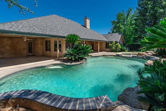 2876 Carolina Avenue, Clovis, CA 93611