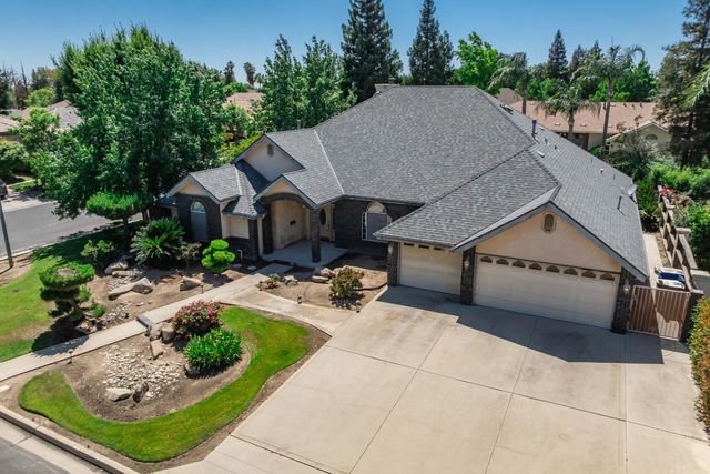 2876 Carolina Avenue, Clovis, CA 93611