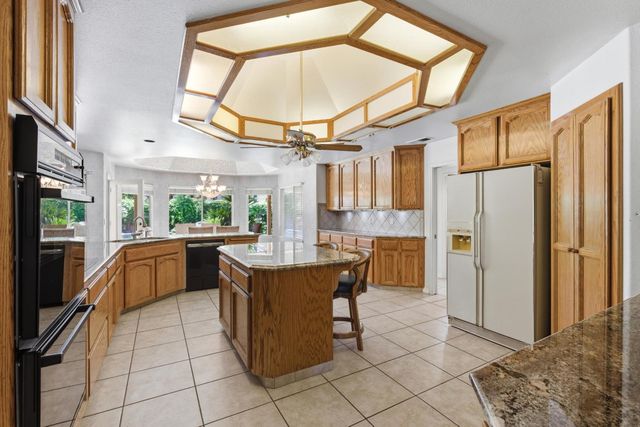 2876 Carolina Avenue, Clovis, CA 93611