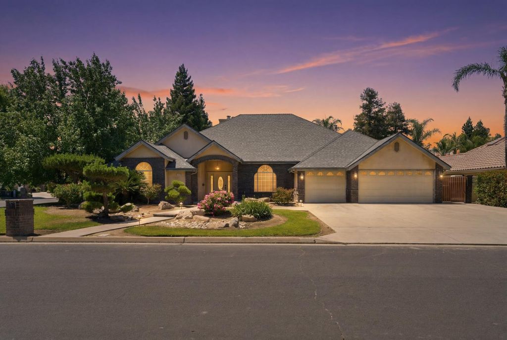 2876 Carolina Avenue, Clovis, CA 93611