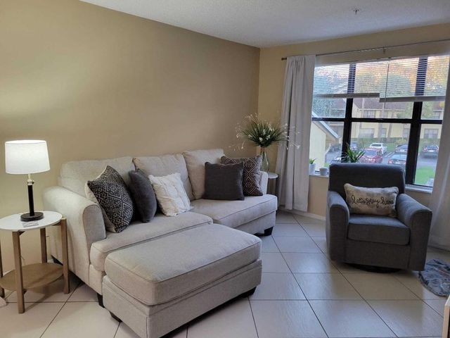 2311 N Congress Avenue 25, Boynton Beach, FL 33426