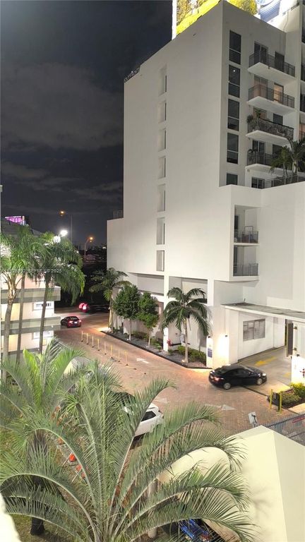 269 NW 7th St 216, Miami, FL 33136