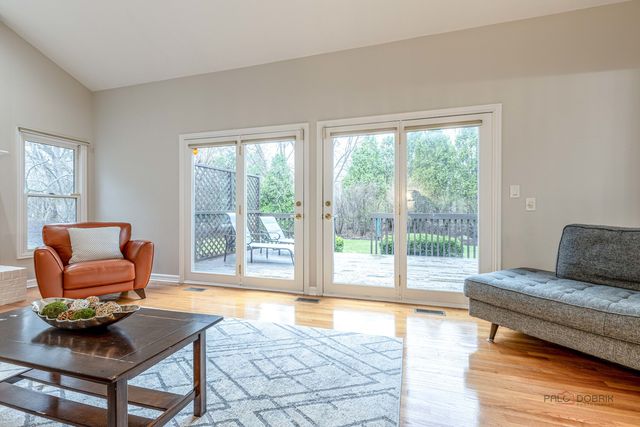 9 Devonshire Lane, Lincolnshire, IL 60069