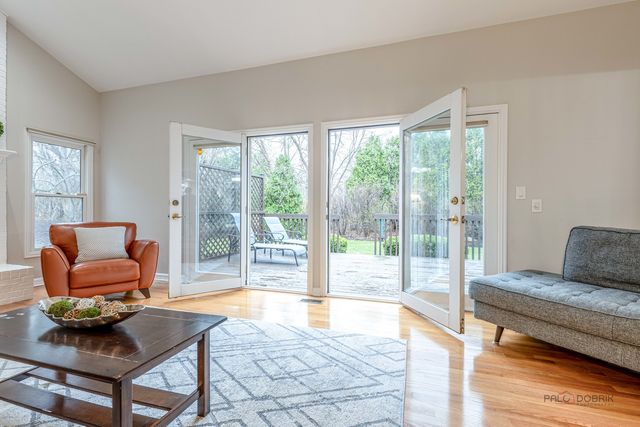 9 Devonshire Lane, Lincolnshire, IL 60069