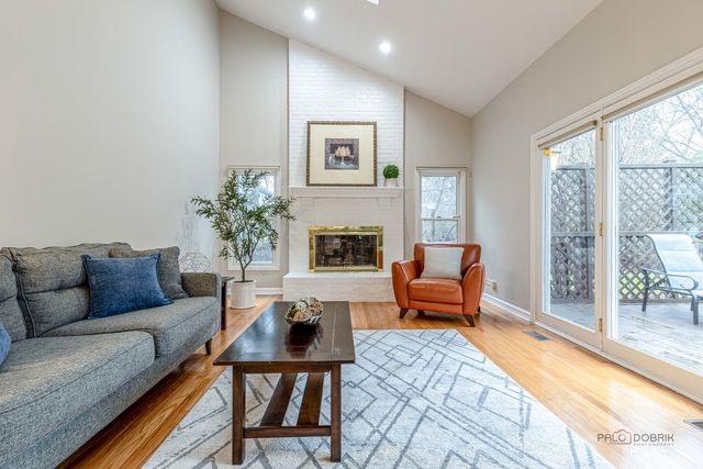 9 Devonshire Lane, Lincolnshire, IL 60069