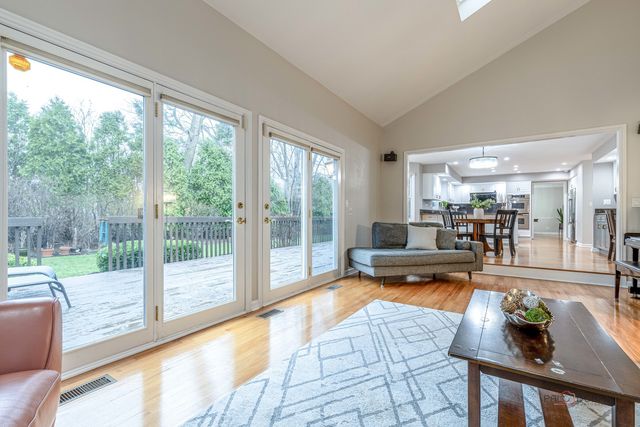 9 Devonshire Lane, Lincolnshire, IL 60069