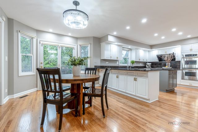 9 Devonshire Lane, Lincolnshire, IL 60069