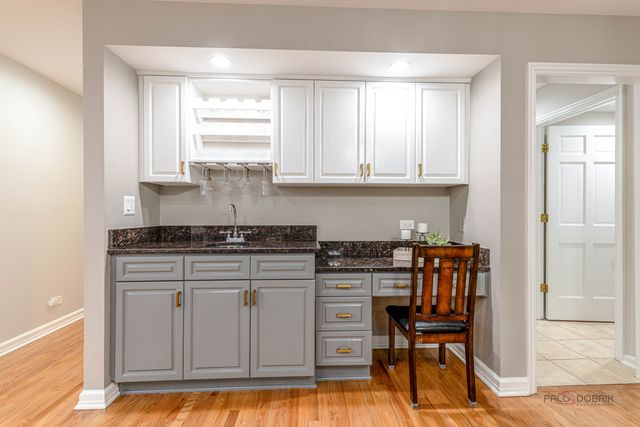 9 Devonshire Lane, Lincolnshire, IL 60069