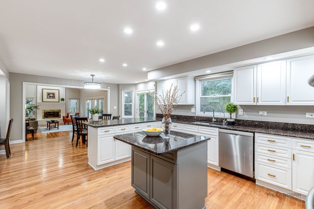 9 Devonshire Lane, Lincolnshire, IL 60069