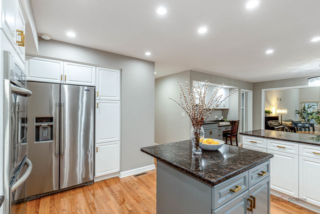 9 Devonshire Lane, Lincolnshire, IL 60069