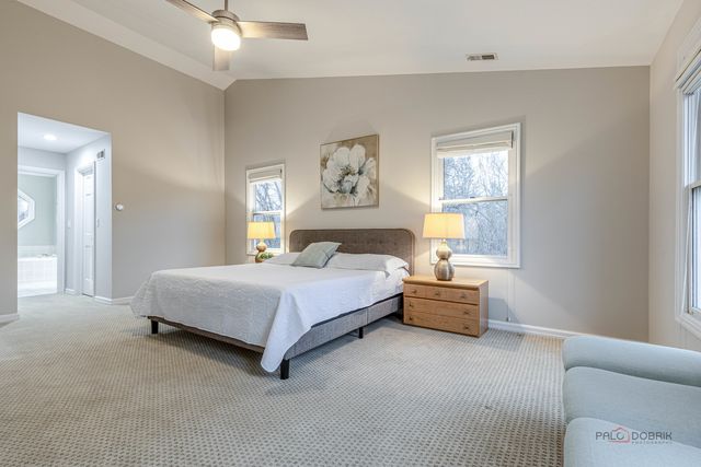 9 Devonshire Lane, Lincolnshire, IL 60069