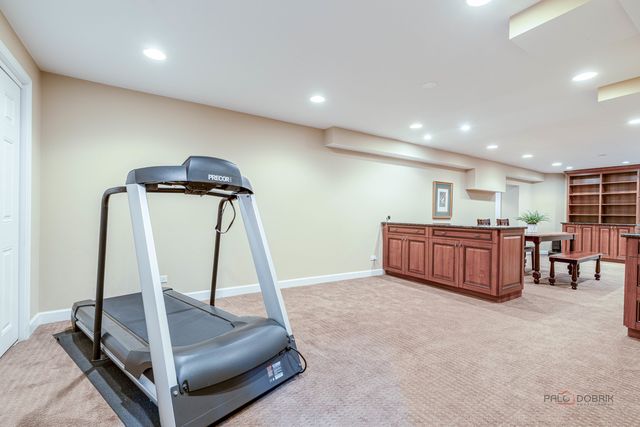 9 Devonshire Lane, Lincolnshire, IL 60069