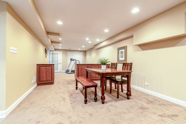 9 Devonshire Lane, Lincolnshire, IL 60069