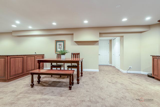 9 Devonshire Lane, Lincolnshire, IL 60069