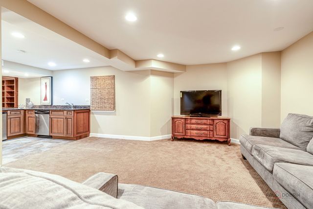 9 Devonshire Lane, Lincolnshire, IL 60069