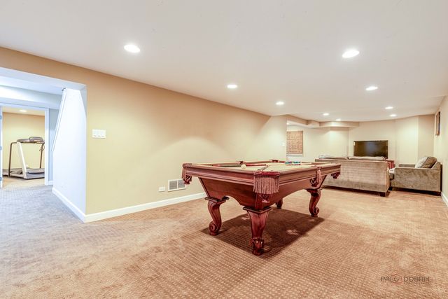 9 Devonshire Lane, Lincolnshire, IL 60069