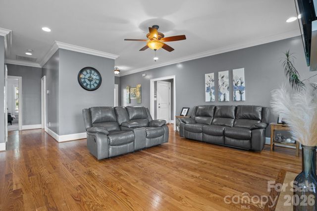 104 Castle Pines Lane, Statesville, NC 28625