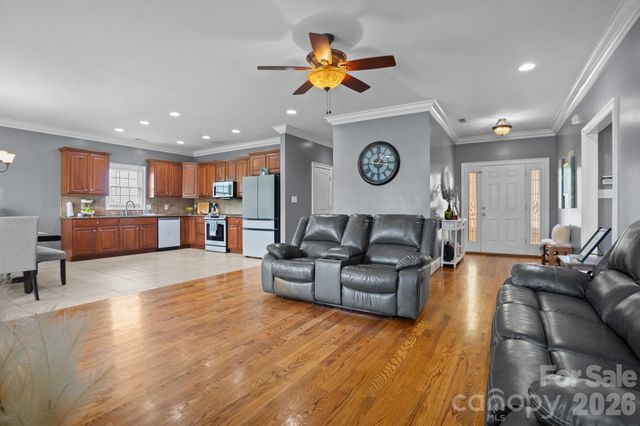 104 Castle Pines Lane, Statesville, NC 28625