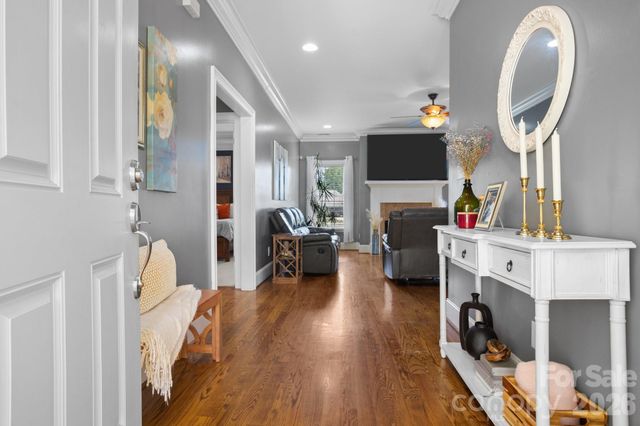 104 Castle Pines Lane, Statesville, NC 28625