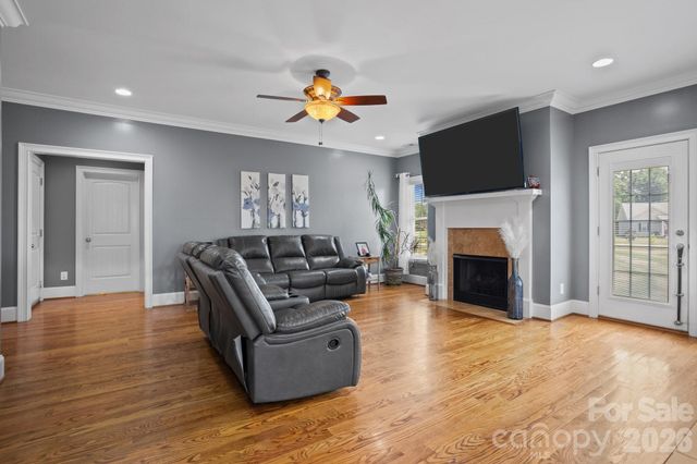 104 Castle Pines Lane, Statesville, NC 28625