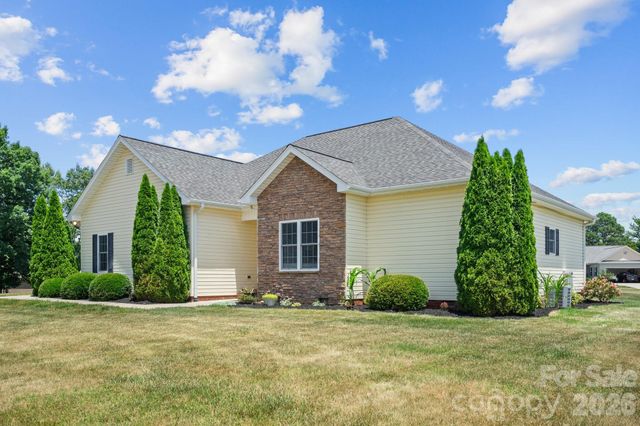 104 Castle Pines Lane, Statesville, NC 28625