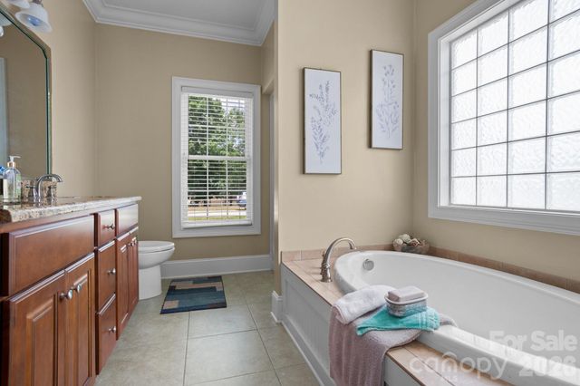 104 Castle Pines Lane, Statesville, NC 28625