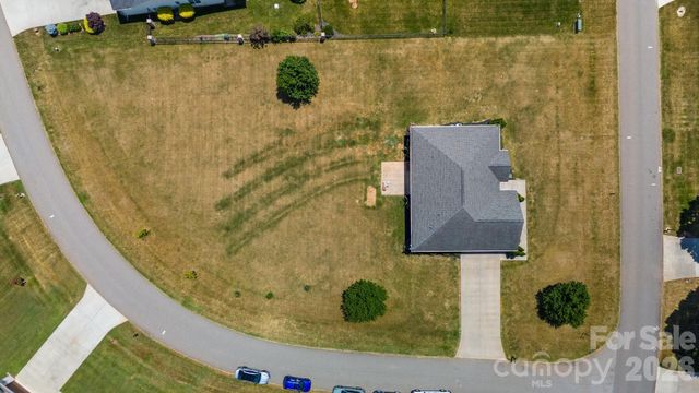 104 Castle Pines Lane, Statesville, NC 28625