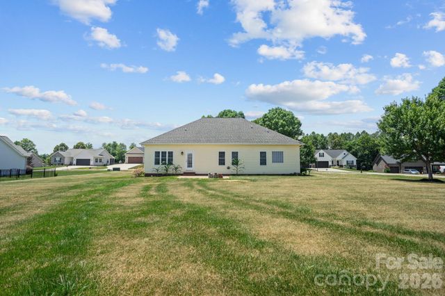 104 Castle Pines Lane, Statesville, NC 28625