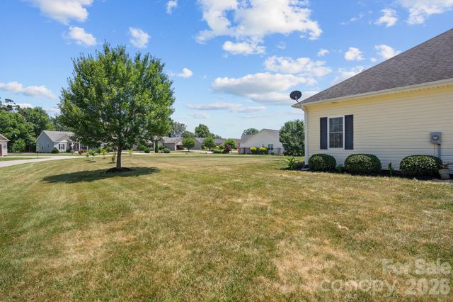 104 Castle Pines Lane, Statesville, NC 28625
