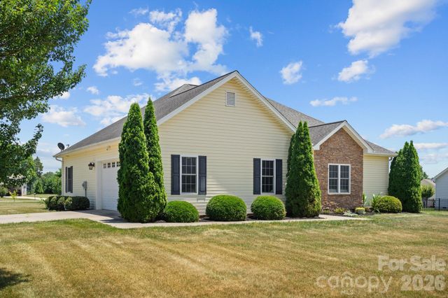 104 Castle Pines Lane, Statesville, NC 28625