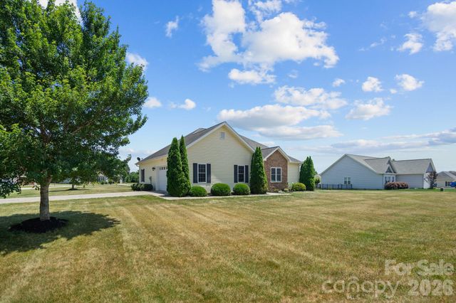 104 Castle Pines Lane, Statesville, NC 28625
