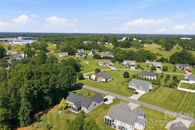 104 Castle Pines Lane, Statesville, NC 28625
