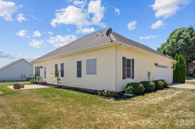 104 Castle Pines Lane, Statesville, NC 28625