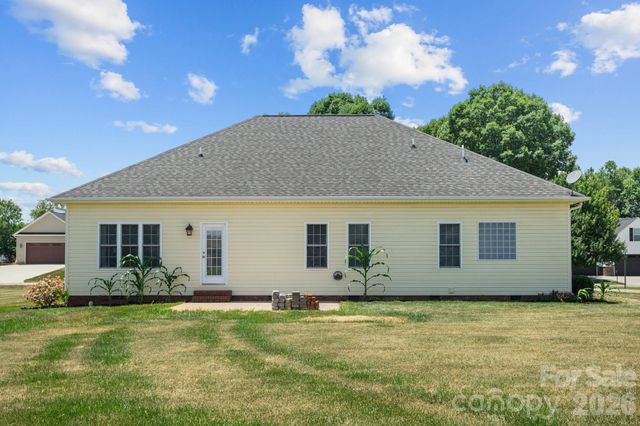104 Castle Pines Lane, Statesville, NC 28625