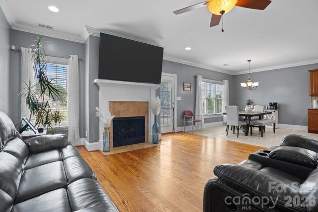 104 Castle Pines Lane, Statesville, NC 28625