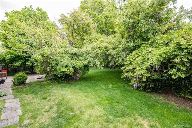 145 Arthur Avenue, Floral Park, NY 11001
