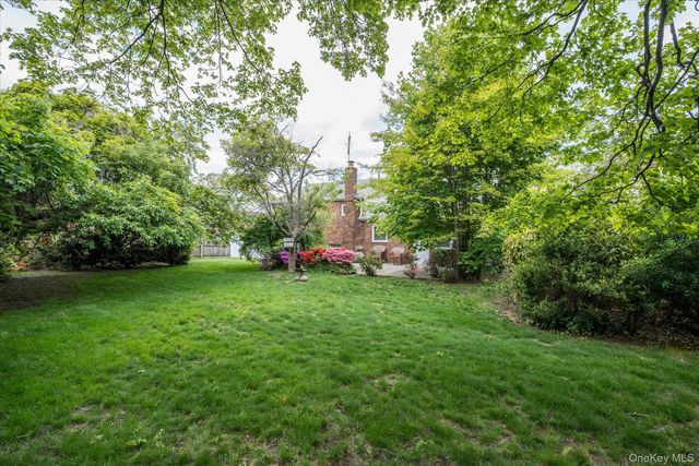 145 Arthur Avenue, Floral Park, NY 11001