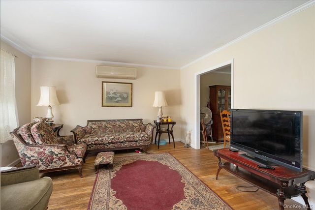 145 Arthur Avenue, Floral Park, NY 11001