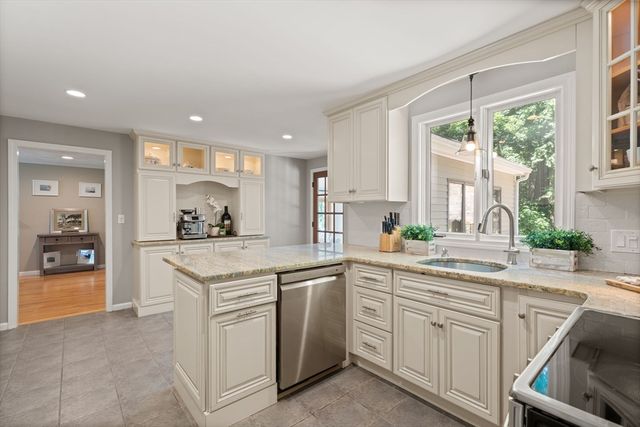 2 Garrison Ln, Southborough, MA 01772